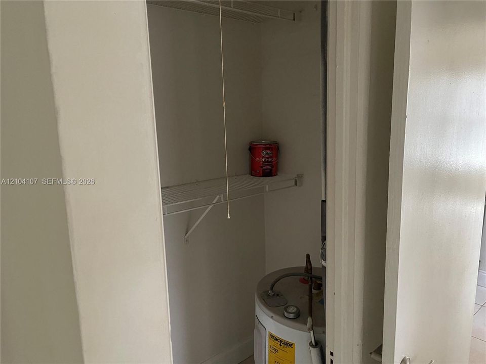В аренду: $2,000 (1 спален, 1 ванн, 5354 Квадратных фут)