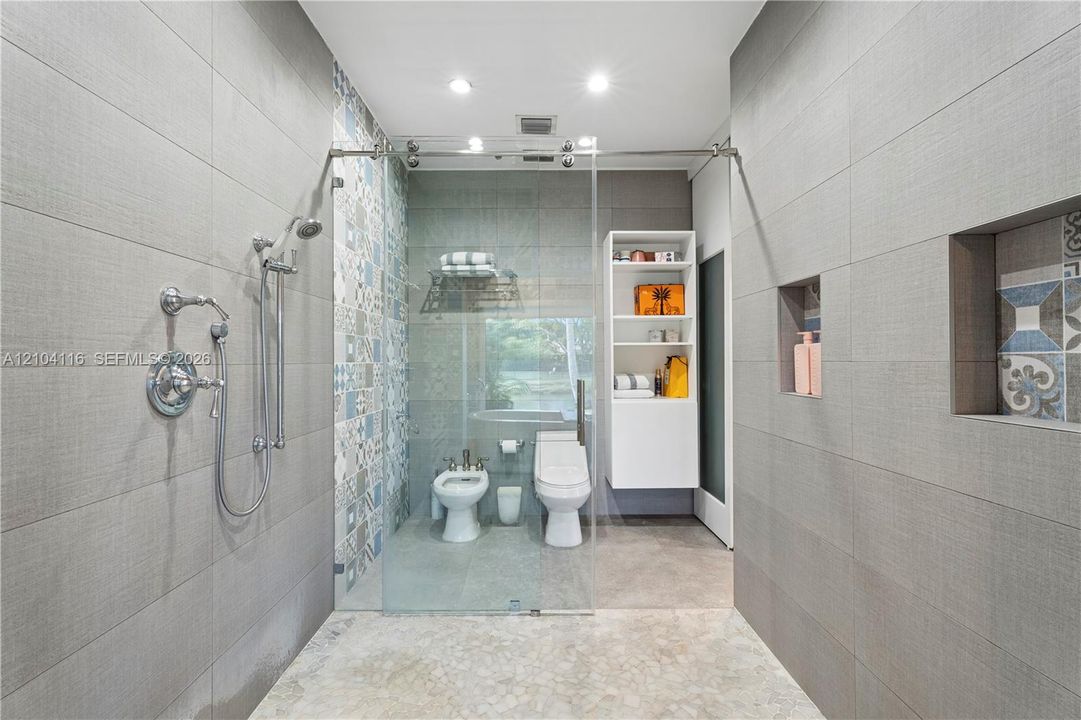 Large shower area
