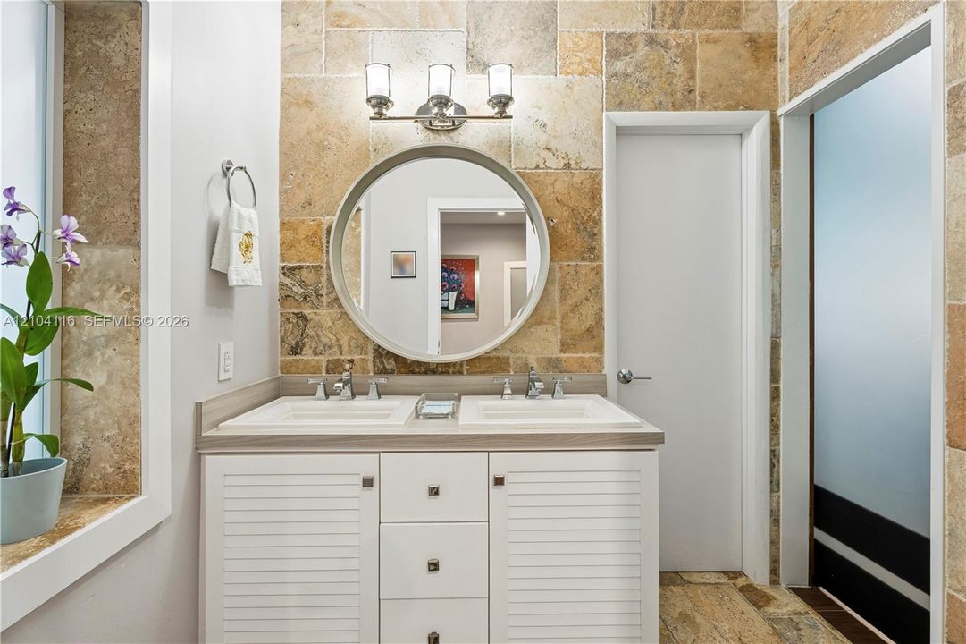 jack and Jill bathroom with separate WC