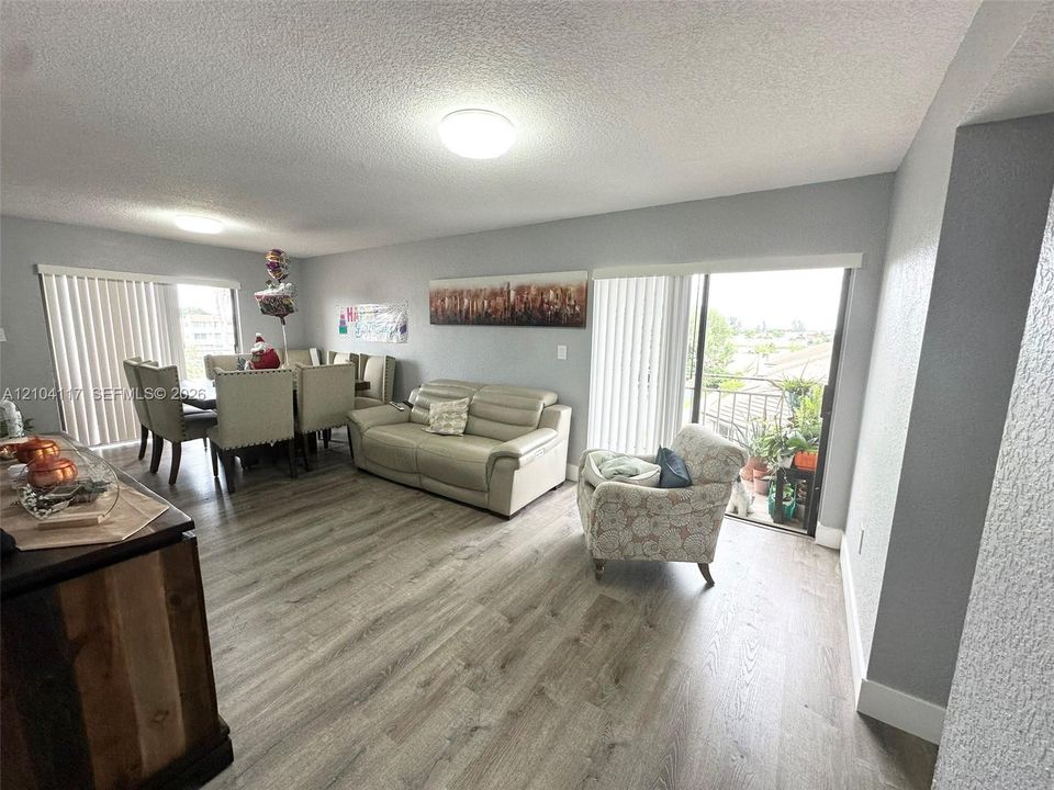 For Sale: $360,000 (3 beds, 2 baths, 1360 Square Feet)
