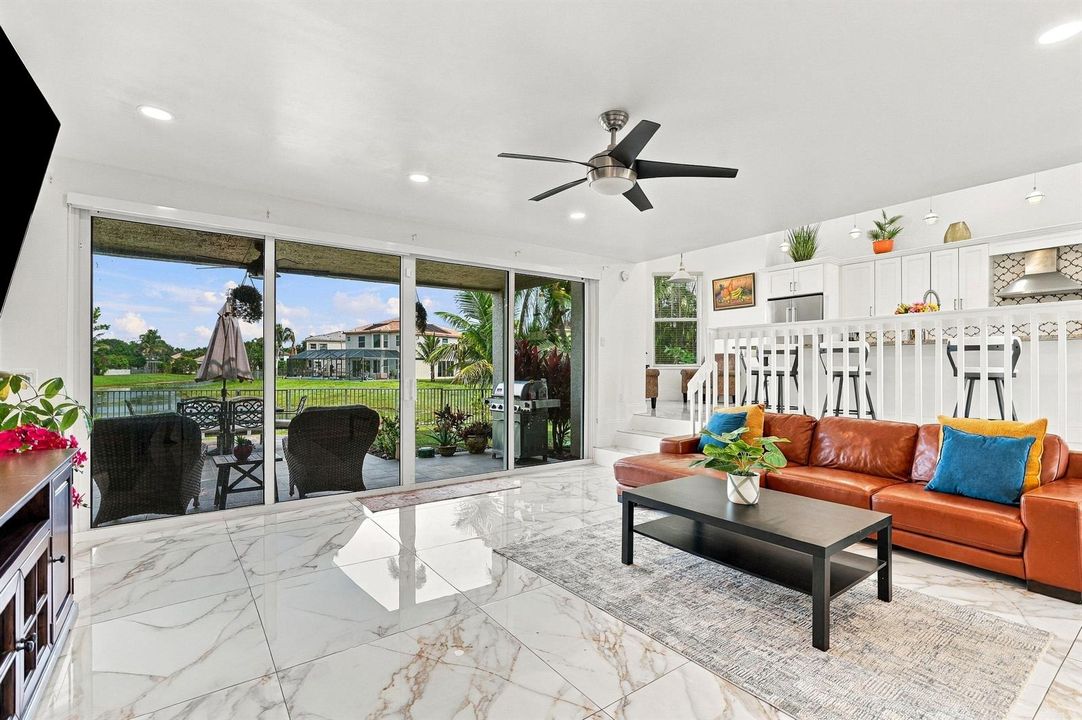 10_family room