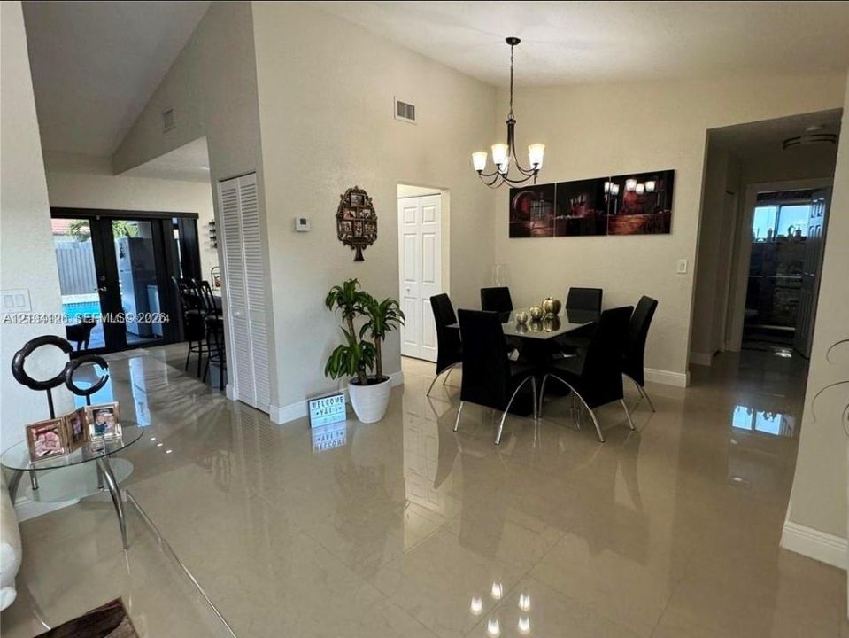 For Rent: $4,700 (3 beds, 2 baths, 1535 Square Feet)