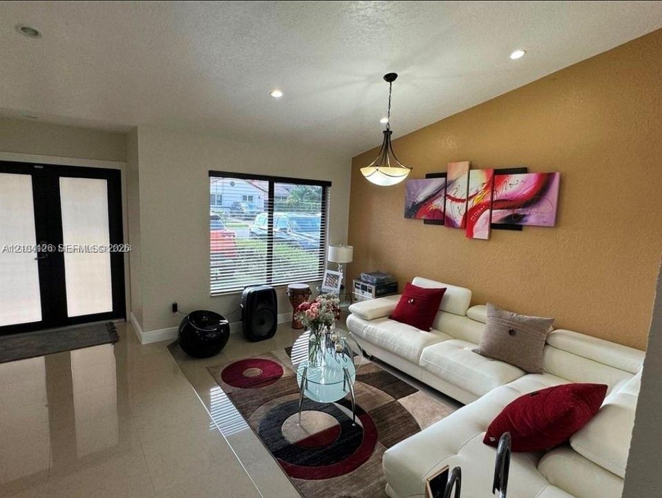 For Rent: $4,700 (3 beds, 2 baths, 1535 Square Feet)