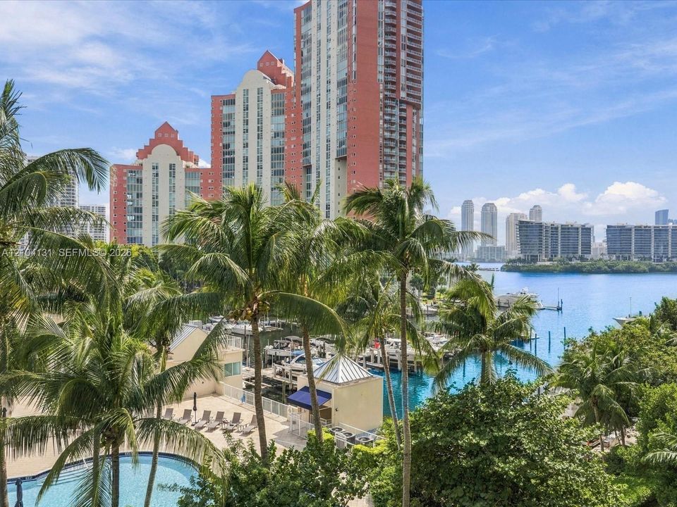 待售: $775,000 (3 贝兹, 3 浴室, 1650 平方英尺)