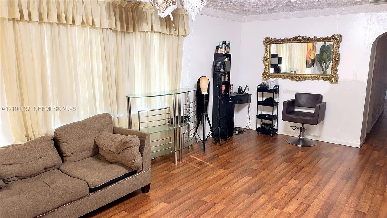 На продажу: $445,000 (4 спален, 2 ванн, 1448 Квадратных фут)