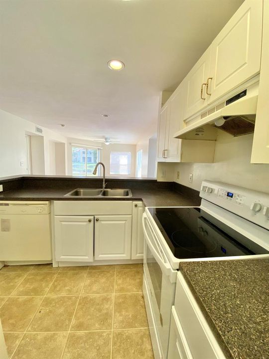 4839 Via Palm Lk #1108 - Kitchen
