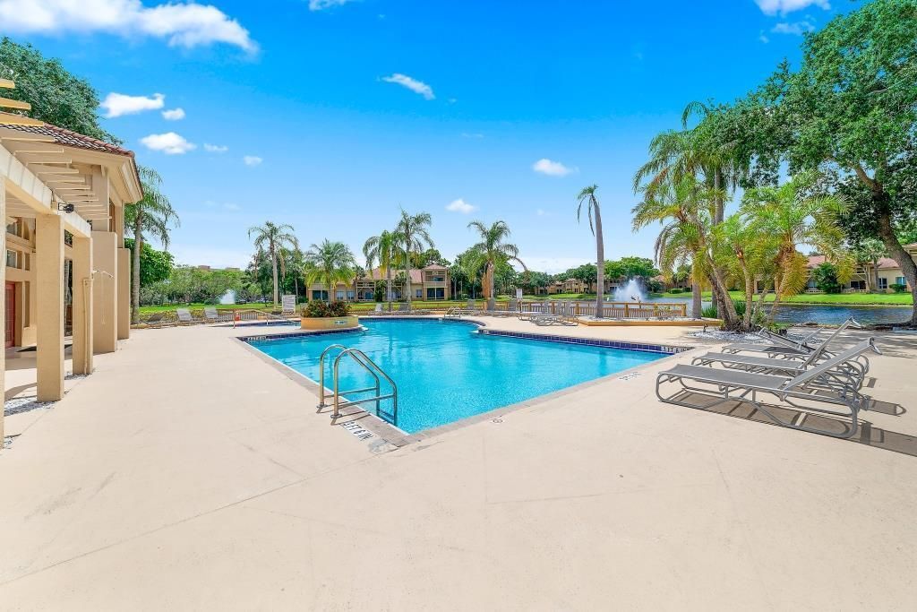 4839 Via Palm Lk #1108 - Pool