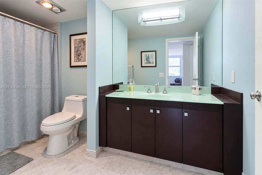 В аренду: $4,500 (2 спален, 2 ванн, 1070 Квадратных фут)