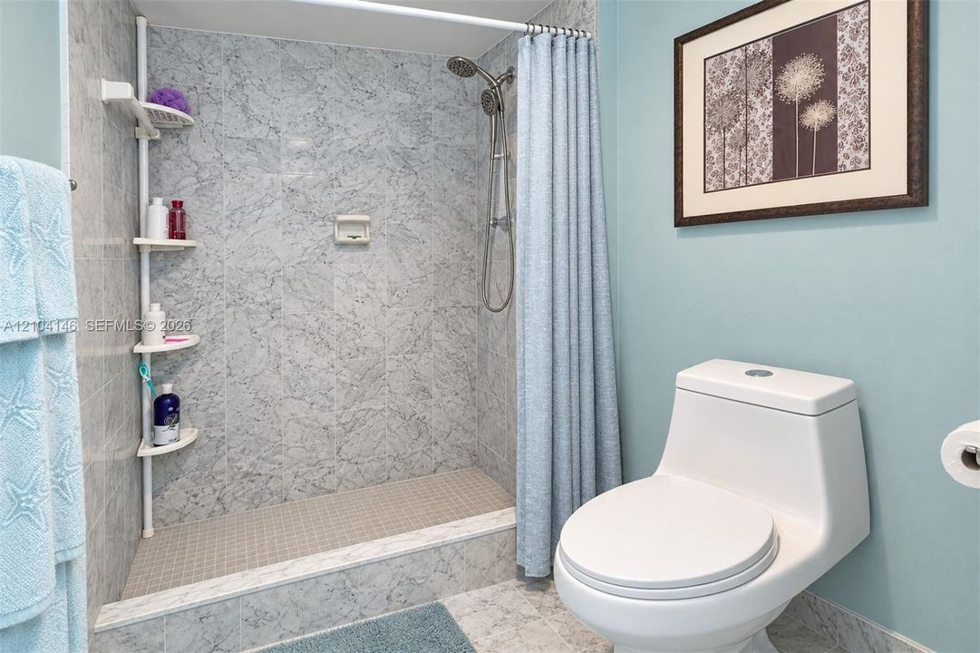 В аренду: $4,500 (2 спален, 2 ванн, 1070 Квадратных фут)