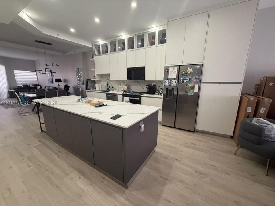 For Sale: $335,000 (2 beds, 2 baths, 1500 Square Feet)