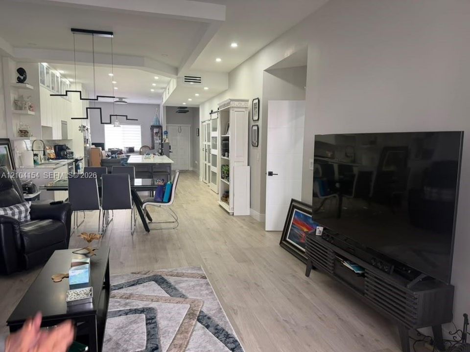 For Sale: $335,000 (2 beds, 2 baths, 1500 Square Feet)