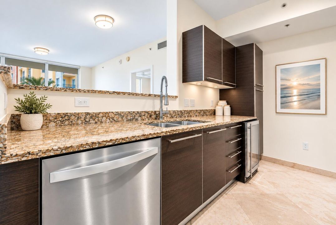 Kitchen with high Bar