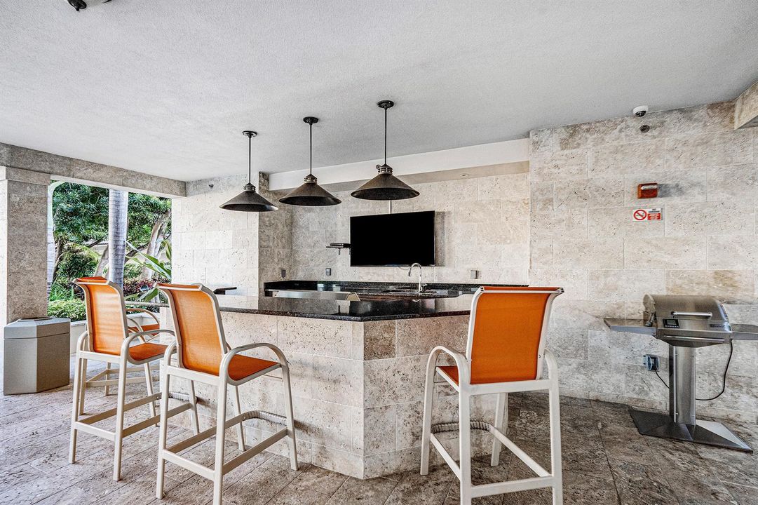 Summer Kitchen w/ Grills & TV