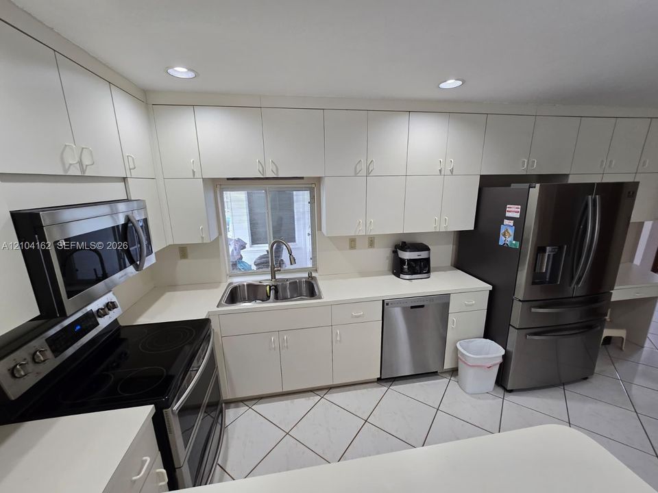 For Sale: $1,200,000 (4 beds, 3 baths, 2714 Square Feet)