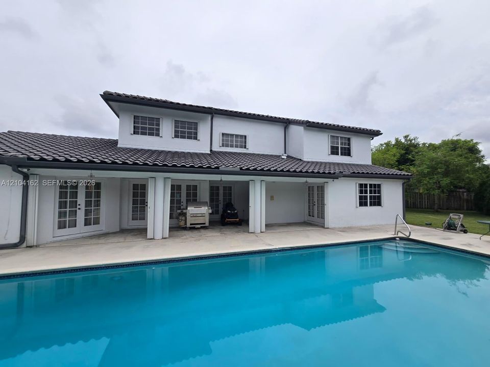 For Sale: $1,200,000 (4 beds, 3 baths, 2714 Square Feet)