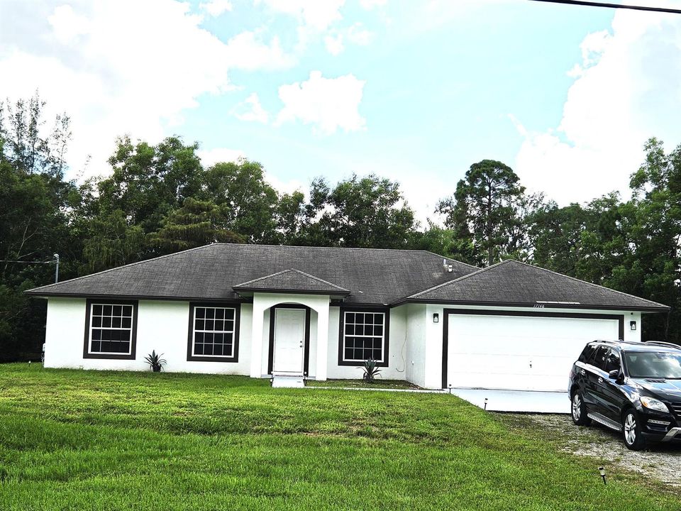 17148 30th Ln N Front of House