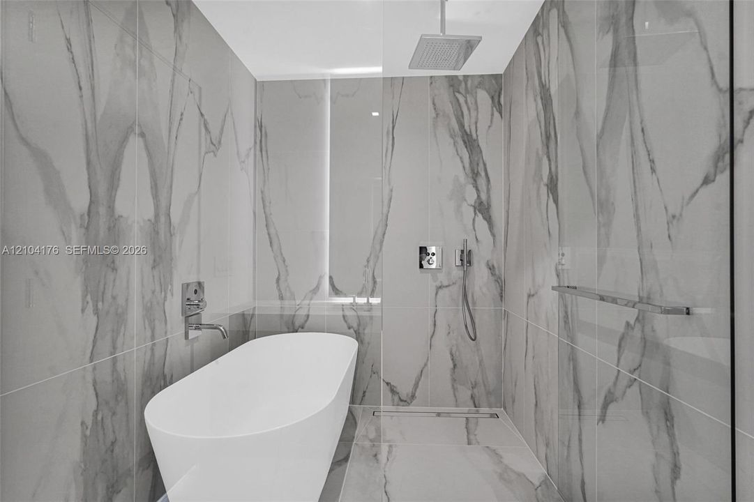 Shower/Tub