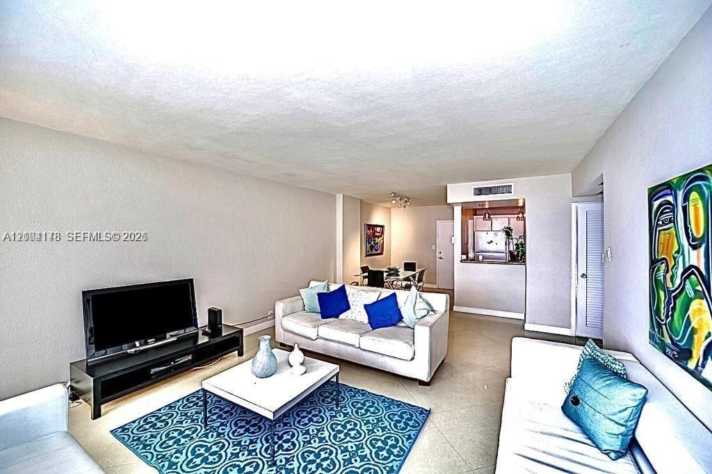 В аренду: $3,200 (1 спален, 1 ванн, 837 Квадратных фут)