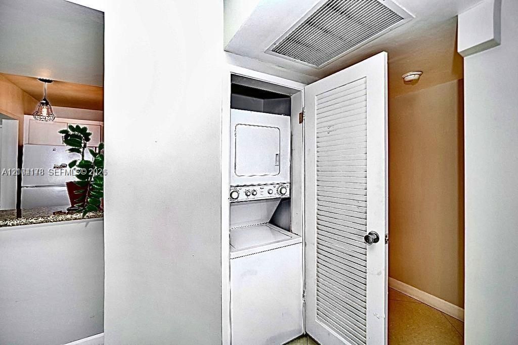 В аренду: $3,200 (1 спален, 1 ванн, 837 Квадратных фут)