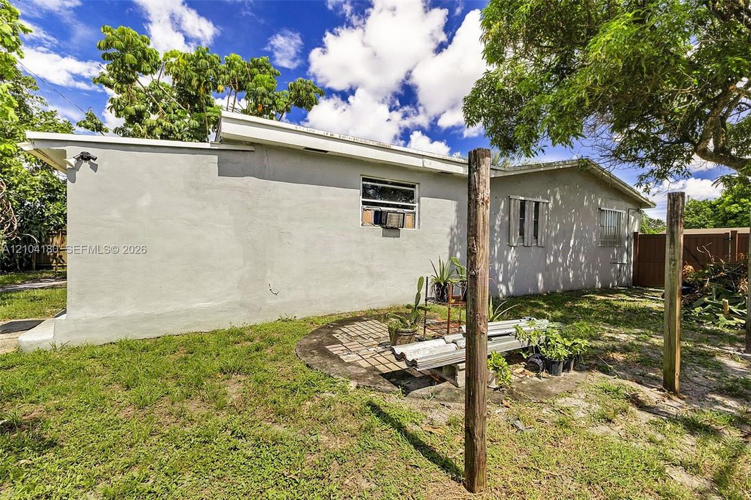 For Sale: $409,990 (4 beds, 2 baths, 1686 Square Feet)