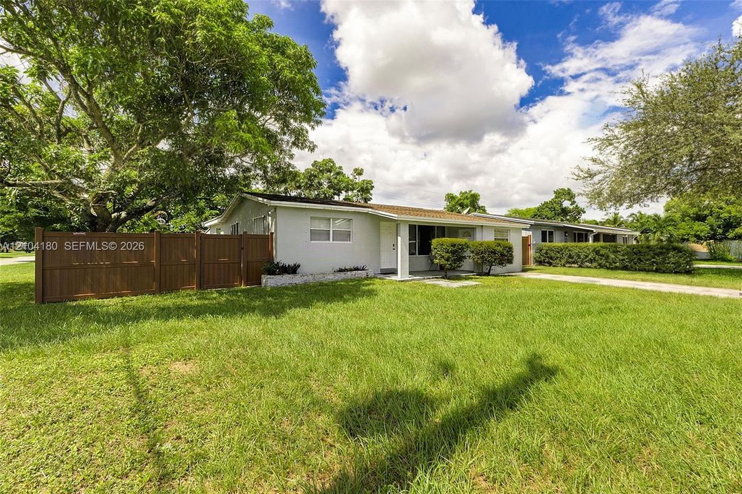 For Sale: $409,990 (4 beds, 2 baths, 1686 Square Feet)