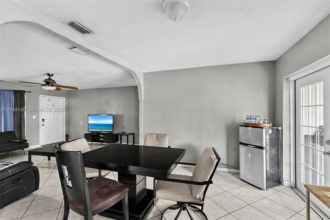 For Sale: $409,990 (4 beds, 2 baths, 1686 Square Feet)