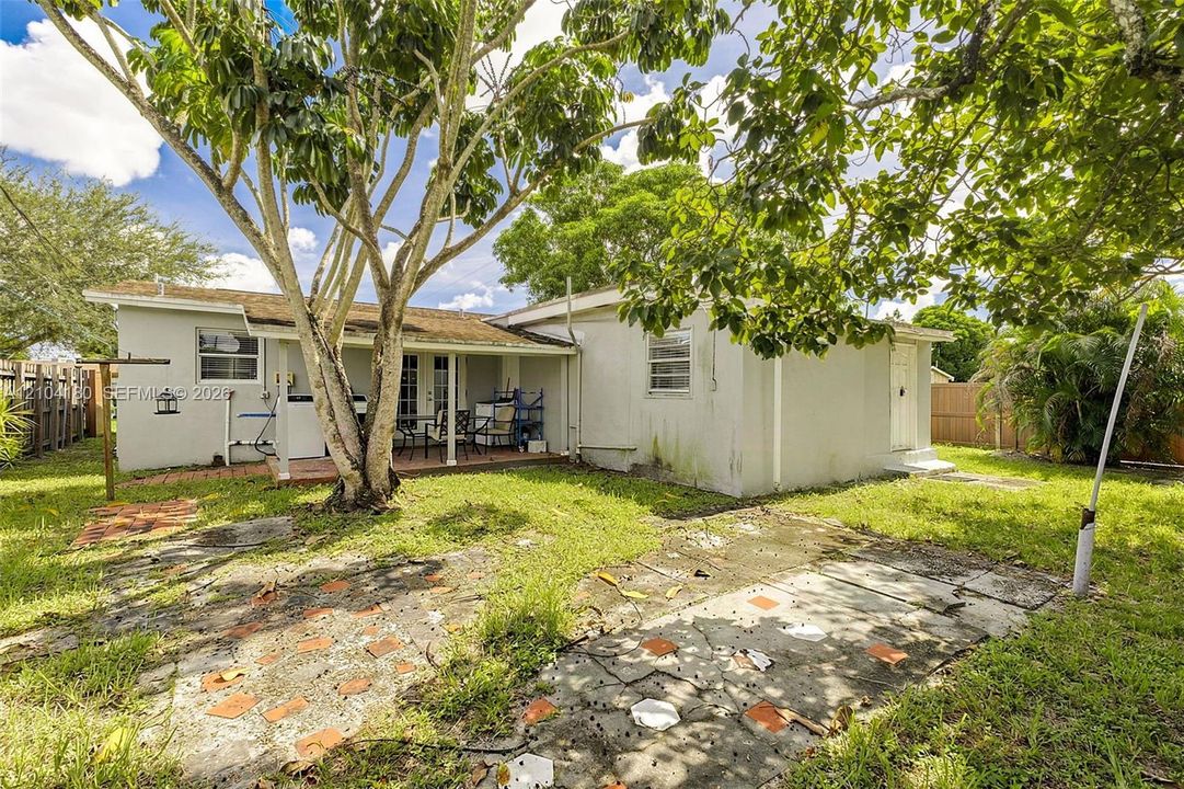 For Sale: $409,990 (4 beds, 2 baths, 1686 Square Feet)