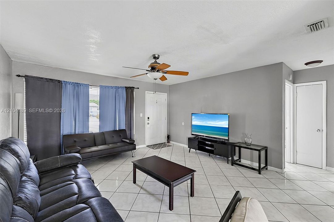 For Sale: $409,990 (4 beds, 2 baths, 1686 Square Feet)