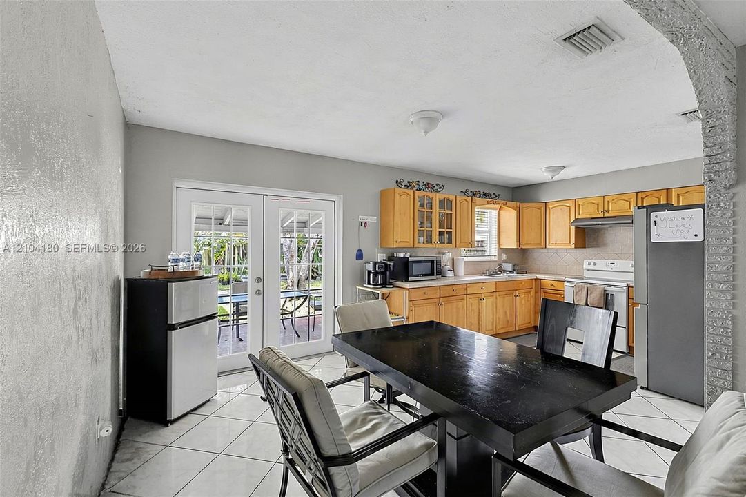For Sale: $409,990 (4 beds, 2 baths, 1686 Square Feet)