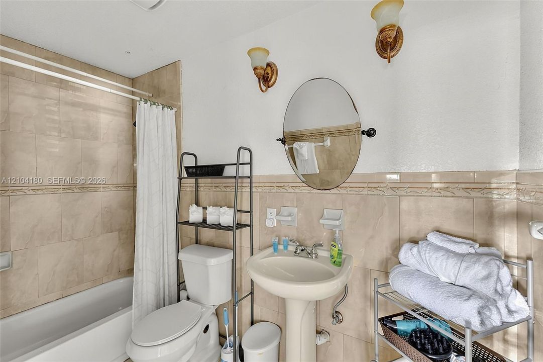 For Sale: $409,990 (4 beds, 2 baths, 1686 Square Feet)