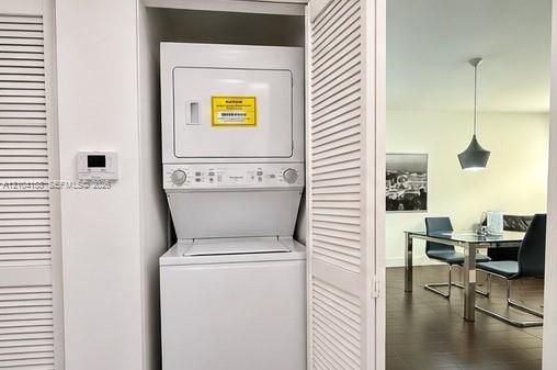 На продажу: $440,000 (2 спален, 2 ванн, 950 Квадратных фут)