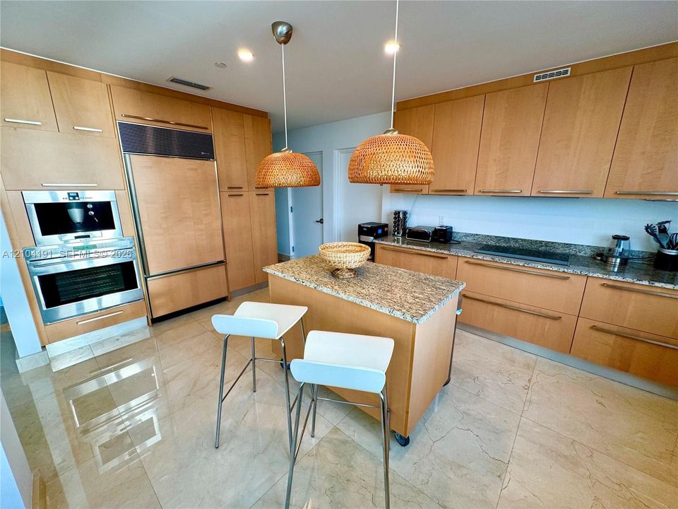 В аренду: $12,500 (3 спален, 3 ванн, 2327 Квадратных фут)