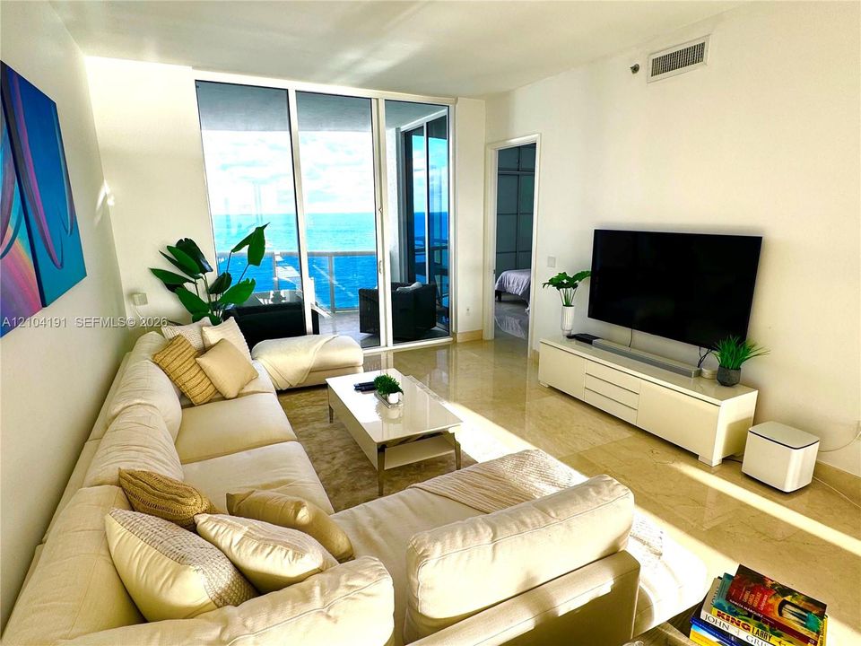 В аренду: $12,500 (3 спален, 3 ванн, 2327 Квадратных фут)