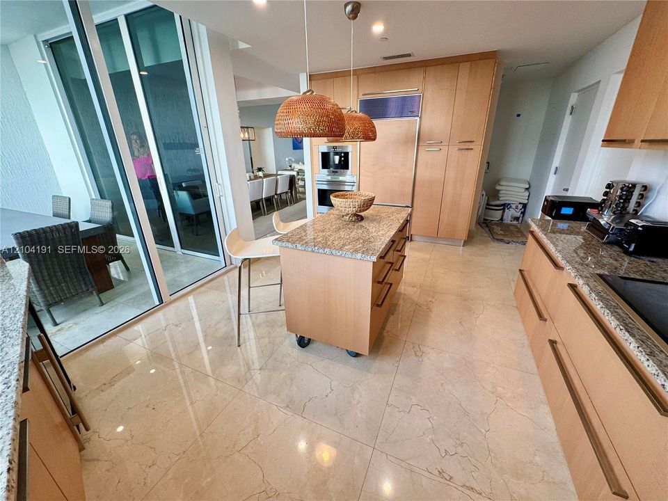 В аренду: $12,500 (3 спален, 3 ванн, 2327 Квадратных фут)