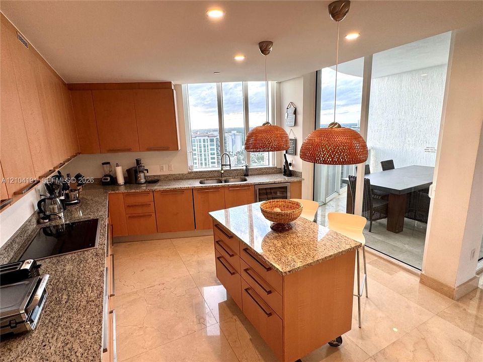 В аренду: $12,500 (3 спален, 3 ванн, 2327 Квадратных фут)