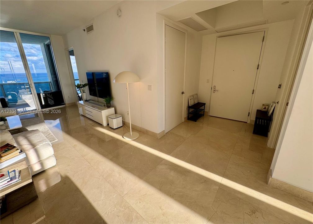 В аренду: $12,500 (3 спален, 3 ванн, 2327 Квадратных фут)
