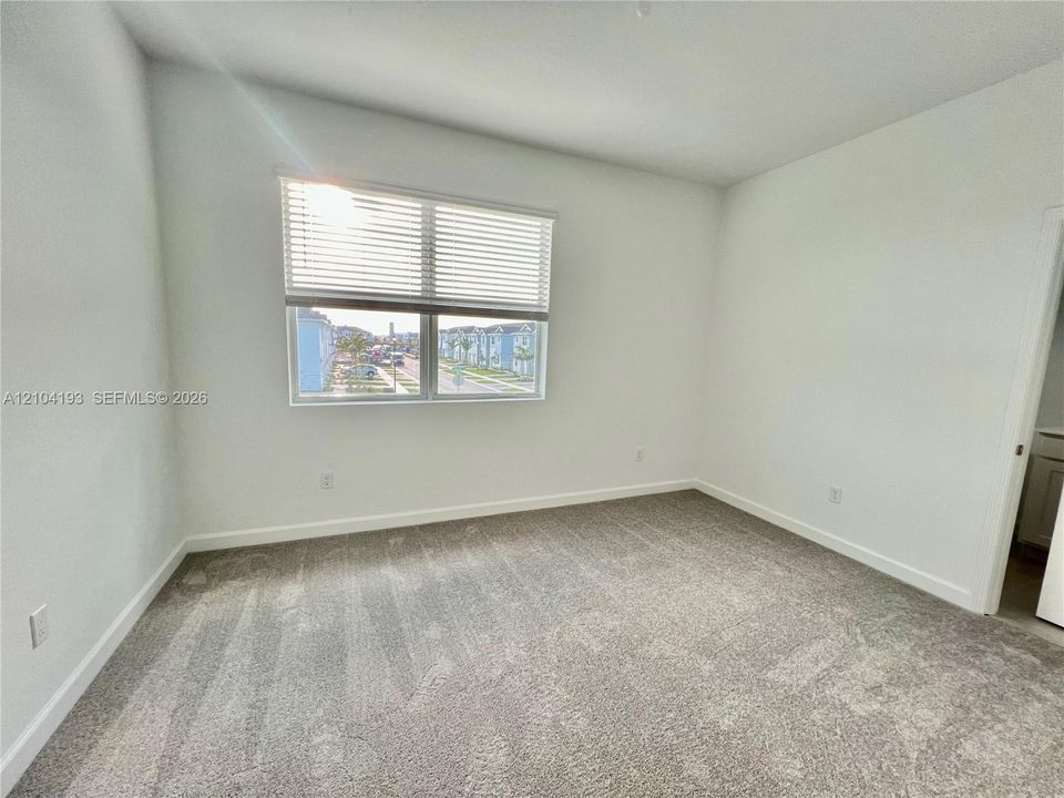 В аренду: $2,400 (3 спален, 2 ванн, 1821 Квадратных фут)
