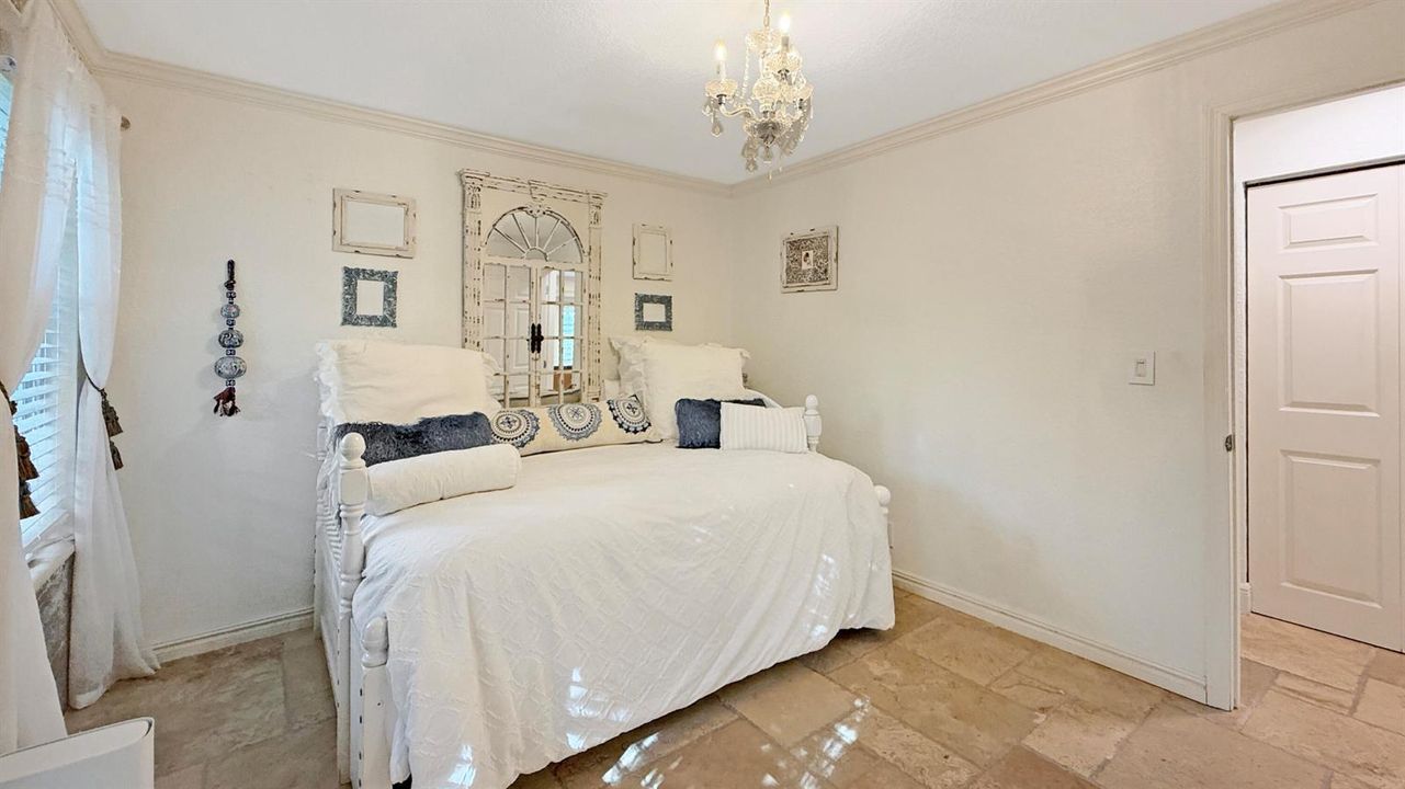 bedroom master