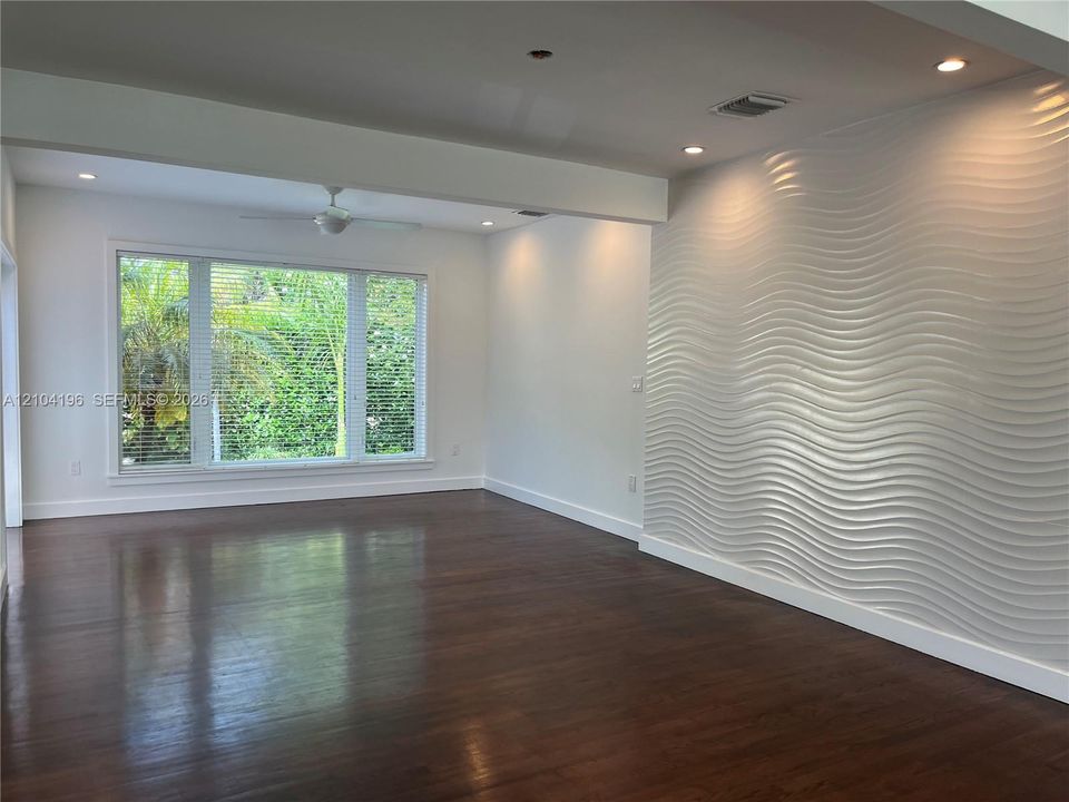 В аренду: $5,500 (2 спален, 2 ванн, 1326 Квадратных фут)