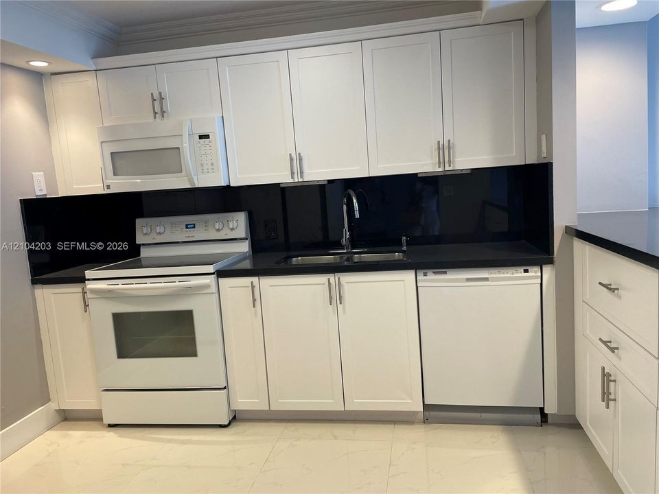 В аренду: $3,450 (1 спален, 2 ванн, 824 Квадратных фут)