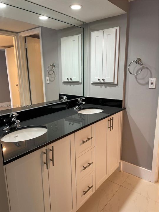 В аренду: $3,450 (1 спален, 2 ванн, 824 Квадратных фут)