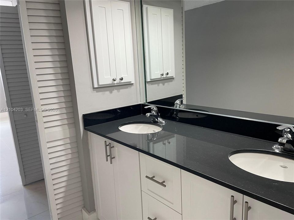 В аренду: $3,450 (1 спален, 2 ванн, 824 Квадратных фут)