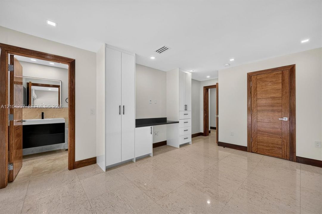 На продажу: $7,695,000 (6 спален, 7 ванн, 4669 Квадратных фут)
