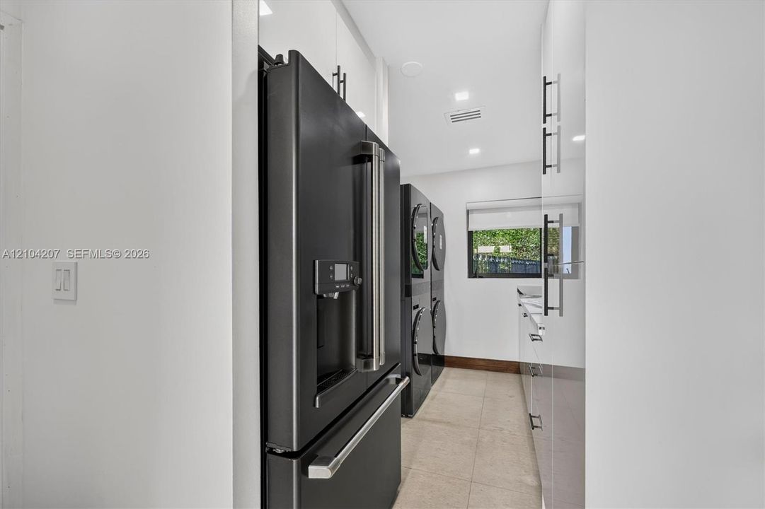 На продажу: $7,695,000 (6 спален, 7 ванн, 4669 Квадратных фут)