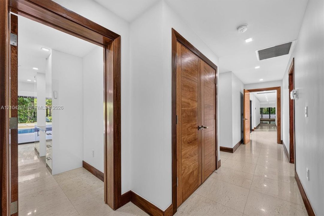 На продажу: $7,695,000 (6 спален, 7 ванн, 4669 Квадратных фут)