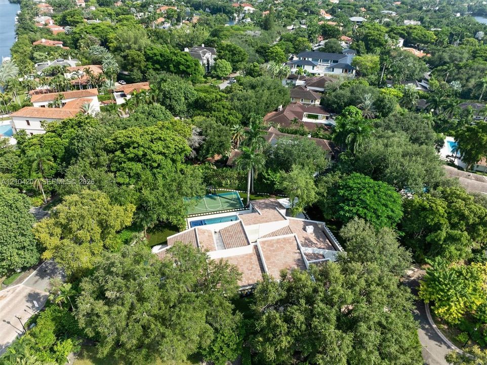 На продажу: $7,695,000 (6 спален, 7 ванн, 4669 Квадратных фут)