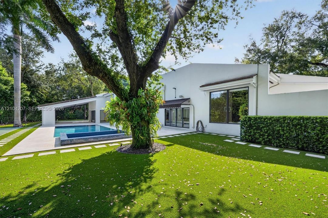 На продажу: $7,695,000 (6 спален, 7 ванн, 4669 Квадратных фут)