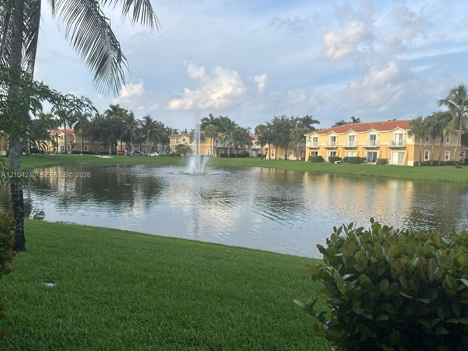 En Venta: $410,000 (3 camas, 3 baños, 1270 Pies cuadrados)