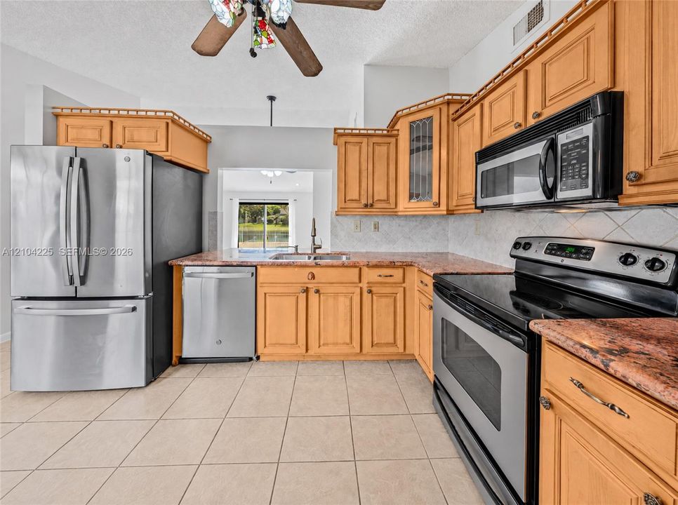En Venta: $600,000 (3 camas, 2 baños, 1249 Pies cuadrados)