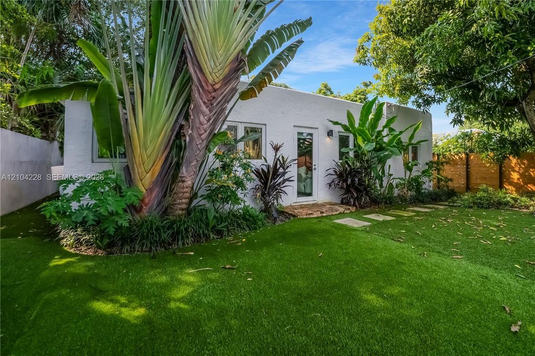 For Sale: $1,265,000 (3 beds, 2 baths, 1790 Square Feet)
